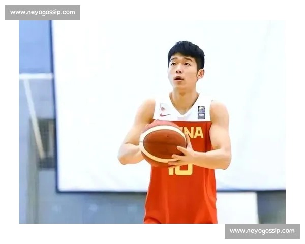 中国篮球队备战世界杯全力冲刺 新教练团队助力战术革新